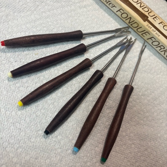 Oster Six Vintage Stainless Steel Fondue Forks & Two Fondue Cookbooks - Picture 3 of 10